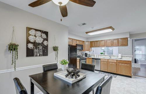 Pool & Spa! Whimsical Heart of The Woodlands - Foto 6