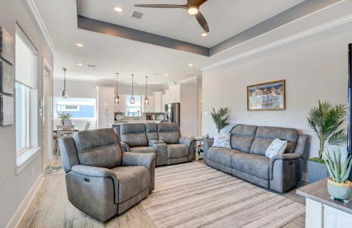 Private Dock and Patio Waterfront Galveston Retreat - Photo 5