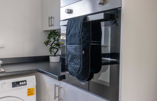 Modern 3 Bed House-Free Parking-by Holiday Homes - Foto 22