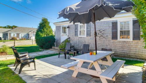 Steps to Eats and Craigville Beach! Cape Cod Cottage - Foto 3