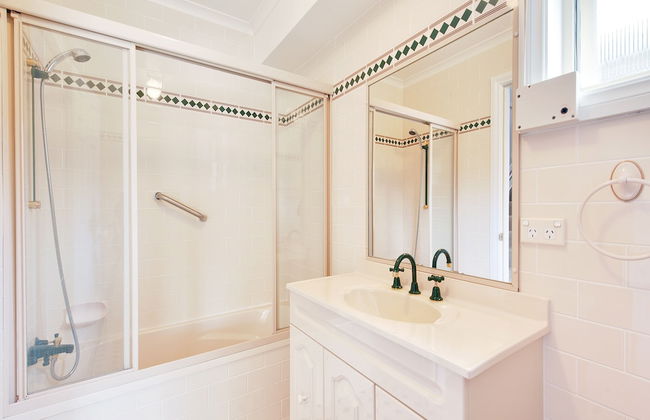 Occy's at Fingal Bay - Photo 12