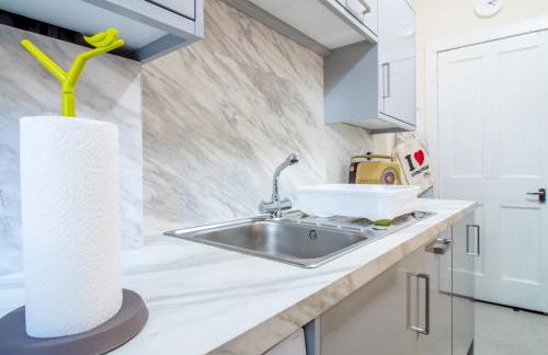 Stylish & Charming Retreat for 2- City Centre! - Pass the Keys - Foto 19