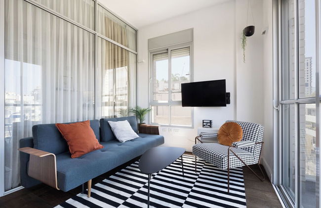 Bauhaus Boutique by TLV2rent - Photo 21