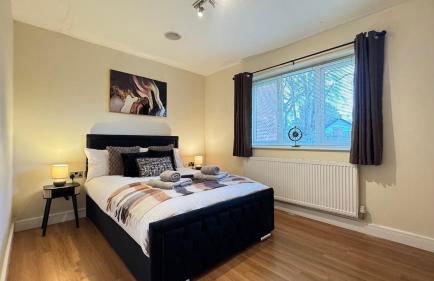 Stylish 2 Bedroom Apartment With 2 Bathrooms and Free Gated Parking - Foto 24