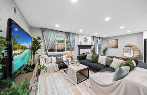 Entire Private Home with 3 Bedrooms 2 Bathrooms, Hot Tub, Garage, King Bed, Available Now - Foto 10