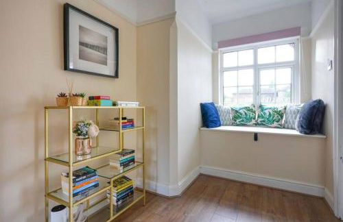 Orchard Bungalow - Sleeps 10 - Close to Town Centre - Free Parking, Pool Table, Fast Wi-Fi and Smart TV with Netflix by Yoko Property - Foto 11