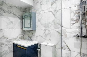 Luxurious 2 bedroom flat with parking and garden, 5 mins walk to train station and bus stop opposite property - Foto 2