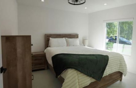 Luxury 3BR, 2BA Newly Renovated with Huge Backyard - Photo 6