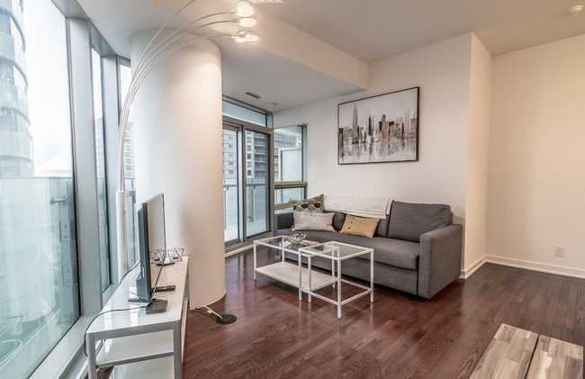 AOC Suites 2 Bedroom Condo, City CN Tower View - Foto 19