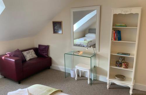 Large 2 bedroom town centre flat with free parking - Foto 10