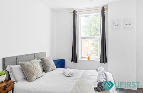 Bright 4 BR Home - Forest Fields - City Centre - Free Parking - WiFi - Close to Forest Rec - Sleeps 8 - Foto 11