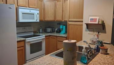 Work Group and Family Friendly! 3 Bedroom House with screened in porch - Foto 4