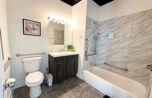 Group-Friendly 2BR with Optional Parking and Gym Access Near McCormick Place and Soldier Field - Foto 23