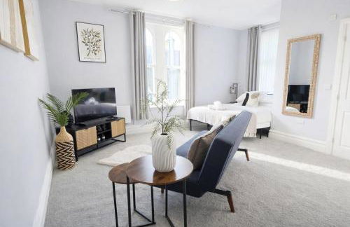 Beautiful Studio Flat, with Parking, Central location - Foto 1