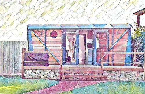 Holly Lodge - Quirky Shepherd's Hut With Hot Tub - Bespoke Made From A Salvaged Railway Carriage - Foto 12