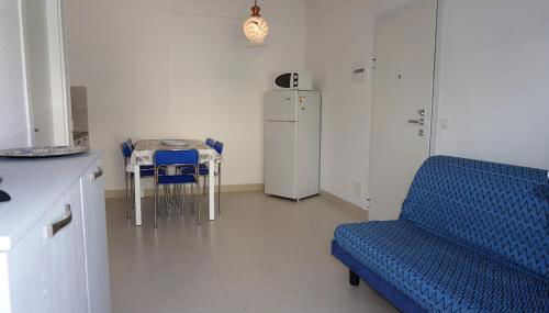 Apartment With Private Garden - Photo 4