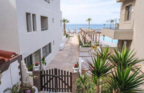 Chrispa's House Beachfront Bliss & Stunning Views - Foto 39