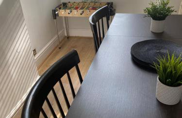 Large 5-Bedroom House in Salford-Free Parking-Sleeps 10 - Photo 4