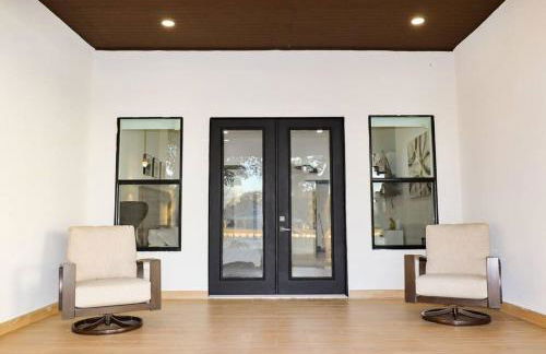 Lake Home: Relax and Unwind in Mission Hidden Gem - Photo 15