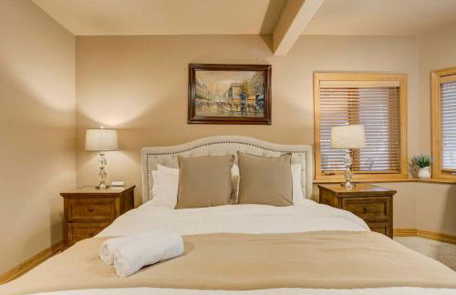 Peaceful Pines! Pool Table, Gym & Forest Views - Foto 23