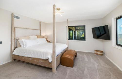 5BR Oasis with Pool, Arcade, Sauna - Photo 39