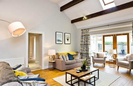 Thornbridge Lodge - Photo 2