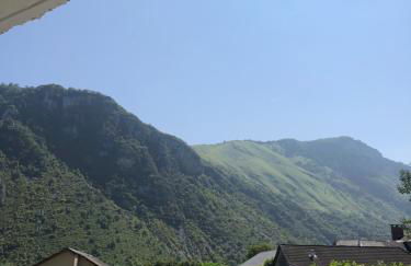 Bel appartement T2 refait à neuf avec piscine couverte de juin à fin septembre, près des stations de ski avec navette et draps et serviettes compris - Foto 15