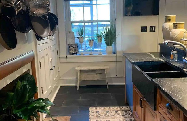 Boyd Harvey Main House And Carriage House 4 Bedroom Home by RedAwning - Foto 2