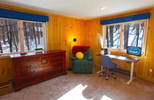 Wine Moose w Hot tub Fireplace Sauna 9min to Mt Snow - Foto 33