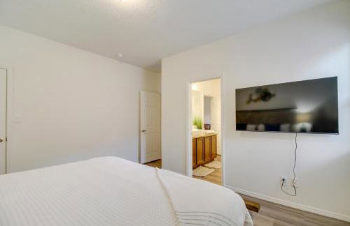 3 Mi to Downtown WFH-Friendly ABQ Townhome! - Photo 11
