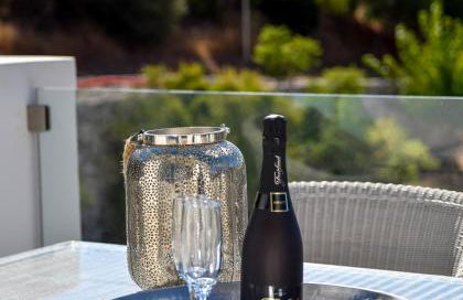 Exquisite and Modern villa near beach with Heated pool! - Foto 27