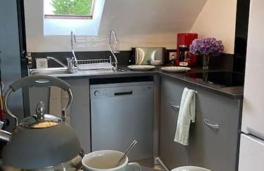 TY REFUGE 2 à 4 vacanciers Terrasse Plages et Commerces à pied Parking - Foto 6