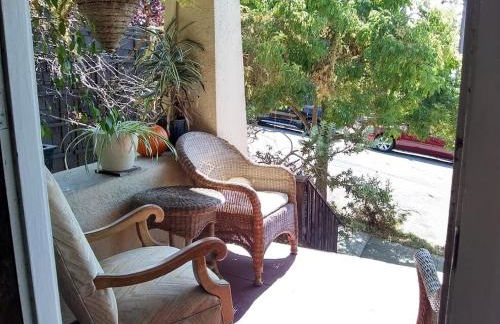 Summer-house OASIS on quiet street in ROCKRIDGE - Photo 21