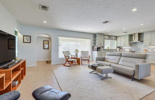 Waterfront Palmetto Home with Private Pool and Dock! - Foto 8