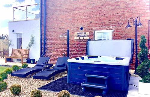 Stunning views, Hot tub, 5 mins to Chester - Photo 31