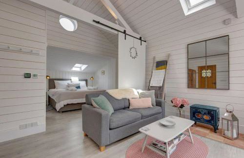 The Artist's Studio at Meadow Cottage - Photo 7