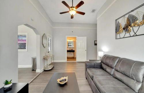 Versatile Home with Extra Living - Foto 1