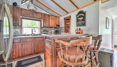 Jamestown Retreat with Hot Tub - Walk to Lake! - Foto 2