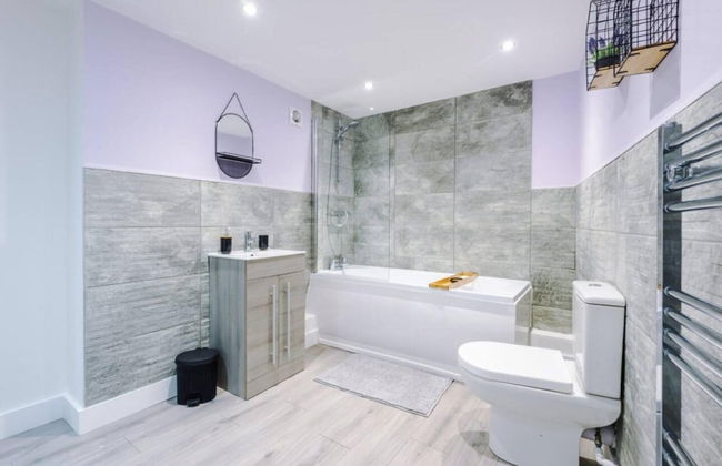 Imperial War Museum North Two-bedroom by Belvilla - Photo 16