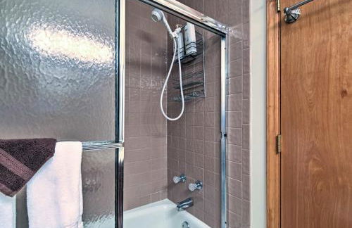 Year-Round Fun in Beech Mountain! Condo with Balcony - Foto 21