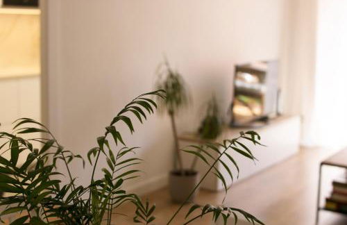 Barcelona a 20 minutos en piso reformado y soleado - Photo 2