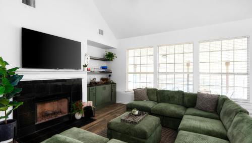 Stunning Family Home with Pool & Hot Tub - Sleeps 17 - Foto 3