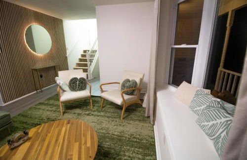 Stunning Poconos Villa- Hot Tub, Pool, Game Room, BBQ & more - Foto 35