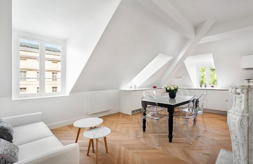 Les Demoiselles à Versailles - Au Pied du Château - Foto 2