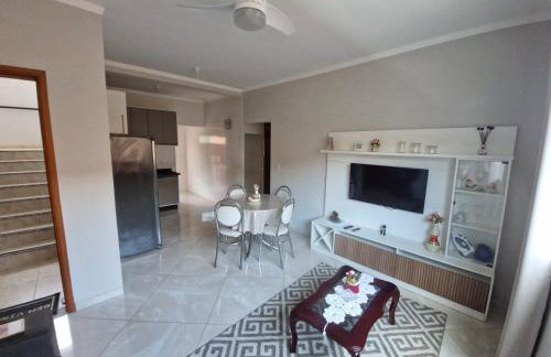 Apto com 3 quartos,1 vaga garagem e quintal - Foto 2