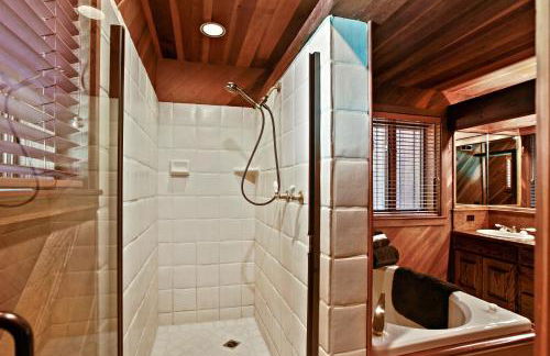 Little Ahwahnee Inn Entrance to Yosemite - Foto 25