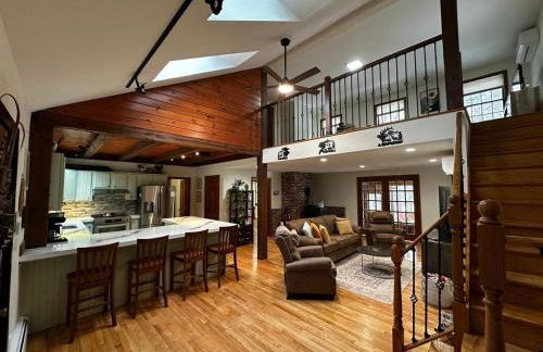 NEW Long Pond Lake View Pet-Friendly Getaway, ME - Foto 11