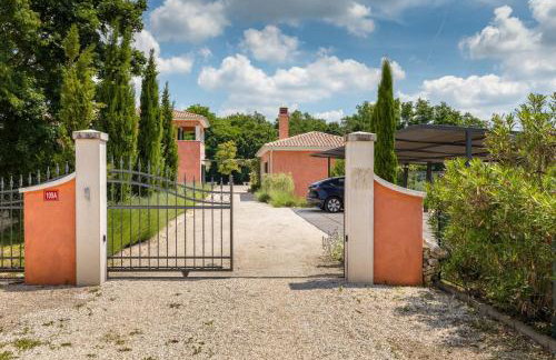 Villa Village by Villsy - with heated pool, spa, private tennis court, golf court, basketball court and playroom - Photo 22