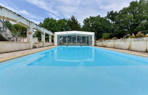 Maison plain pied mitoyenne avec piscine partagée et terrain arboré - Foto 2