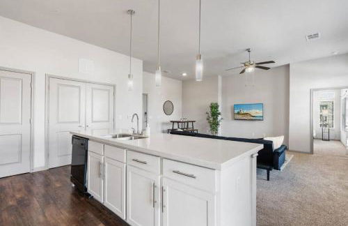 Modern Austin 2BR 2B Unit with Pool, Parking & WiFi - Photo 24